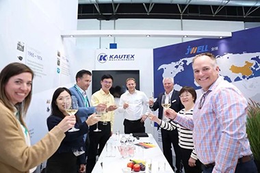 Kautex Deutschland sichert sich auf der K2025 einen Auftrag für KBB100D der nächsten Generation vom US-Kunden Radius