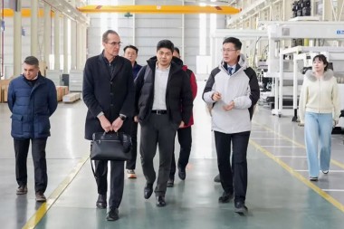 Gemeinsam für Entwicklung, global zusammenarbeiten – CEO von Piovan Global besucht Jwell Machinery